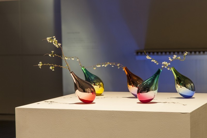 Японские вазы, которые качаются при выпадении лепестка цветка