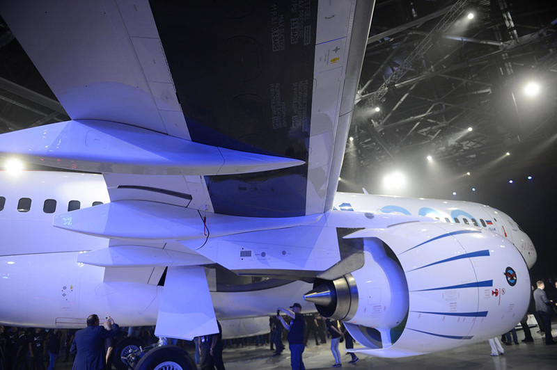 Новый российский самолет МС-21 — снаружи и внутри