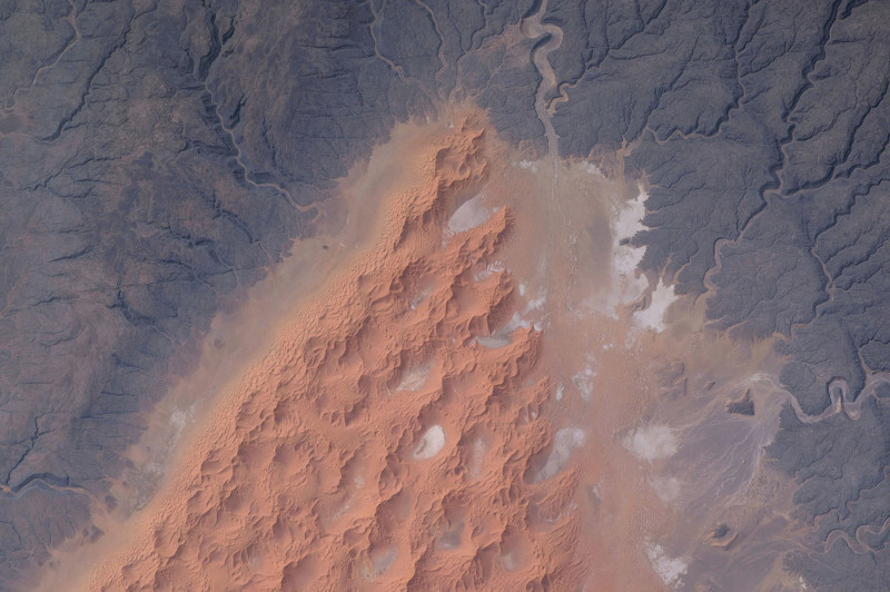 Дюны в центральном Алжире, 18 мая 2016.