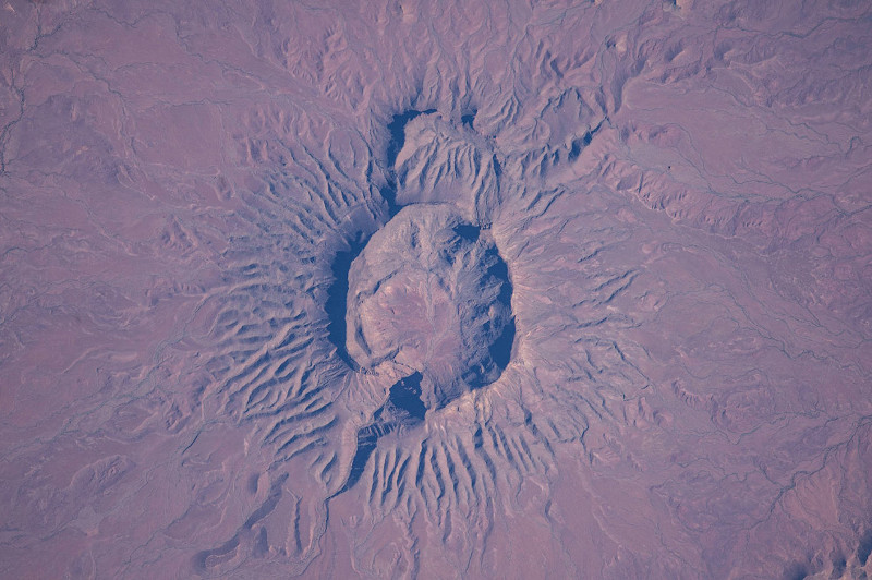 Большой потухший вулкан в Намибии, 26 марта 2016.