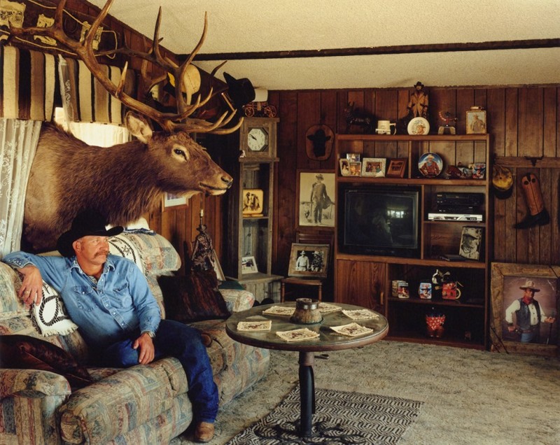 Коллекционер оружия Аллан Рэндольф в своём доме в Бойле, штат Колорадо, 2006 год.