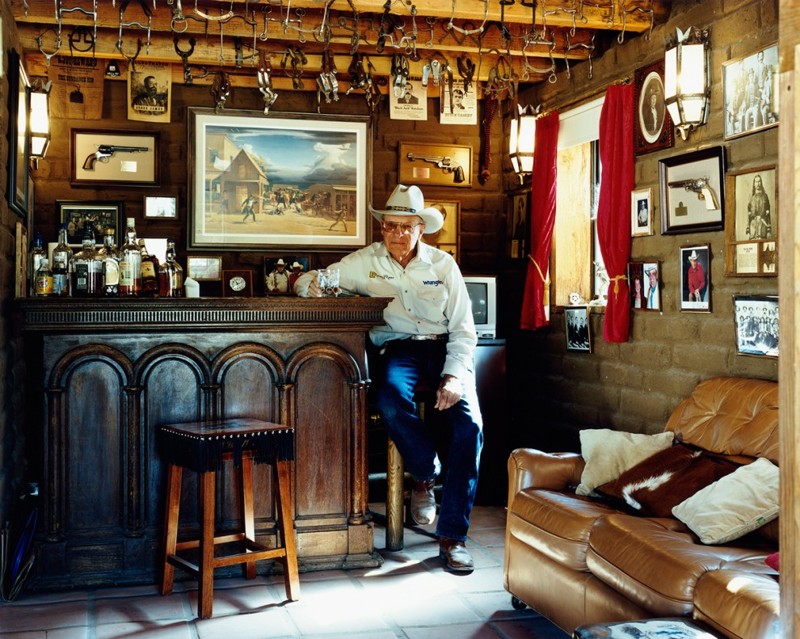 Работник ранчо Эд Хичкок. Кейв Крик, штат Аризона, 2008 год.