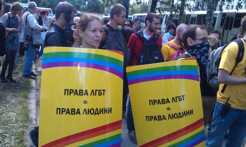 Воскресный Киев: перекрытый центр, геи в балаклавах и признание Порошенко