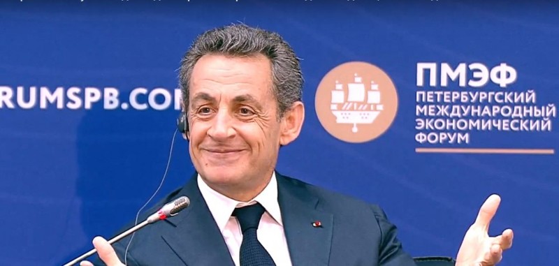 "Россия должна сделать первый шаг". Саркози на ПМЭФ