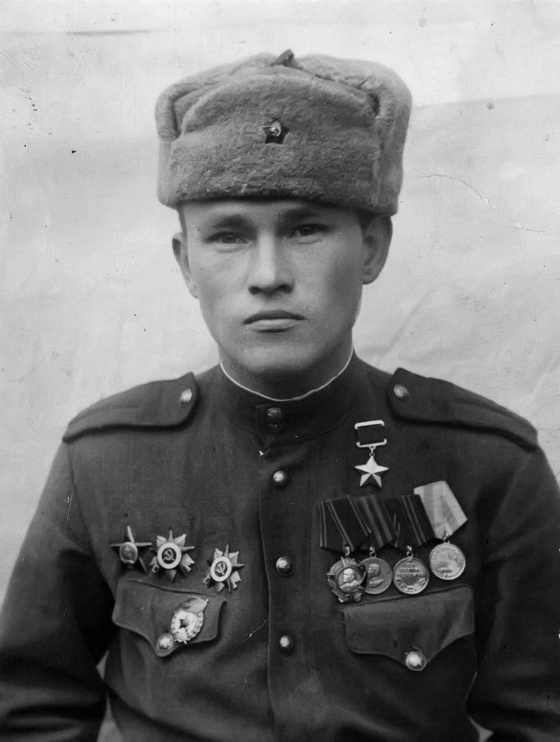 Герой Советского Союза командир отделения 667-го стрелкового полка С.С. Садриев