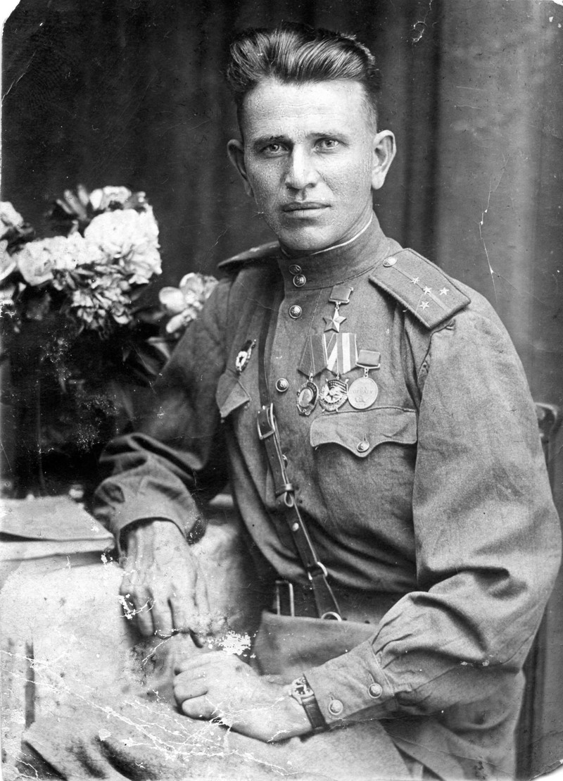 Герой Советского Союза командир батальона 1040-го стрелкового полка гвардии капитан П.М. Кутепов