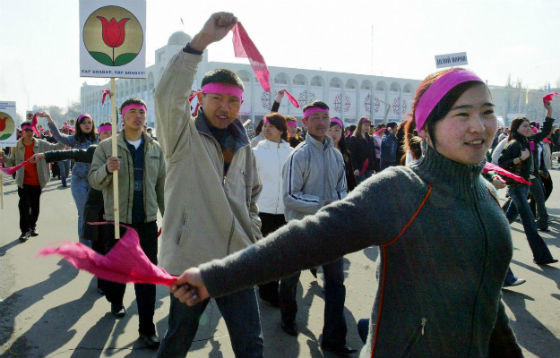 Революция тюльпанов. Киргизия. 2005 год  