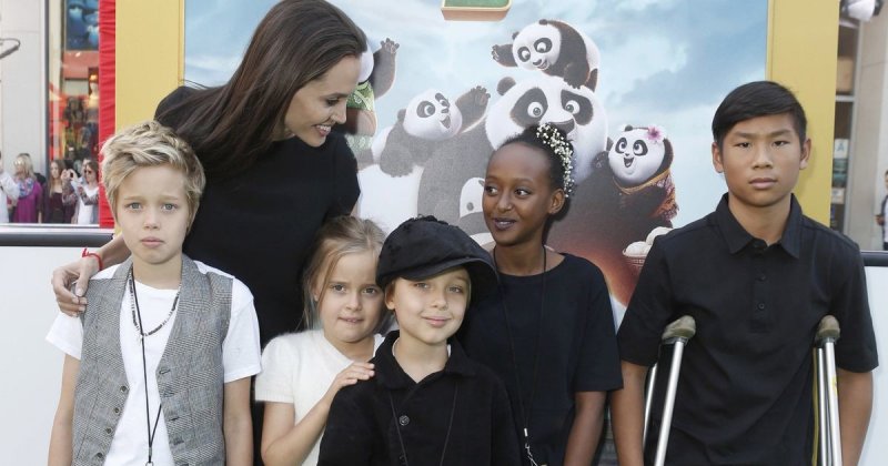 Дети Анджелины Джоли начали учить русский язык