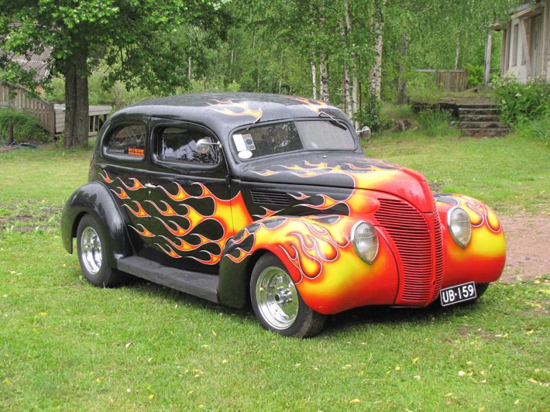 FORD 1939 года в таком вот хот-род раскрасе.