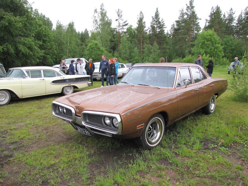 Не стал дожидаться окончания тусовки Chevrolet Impala.