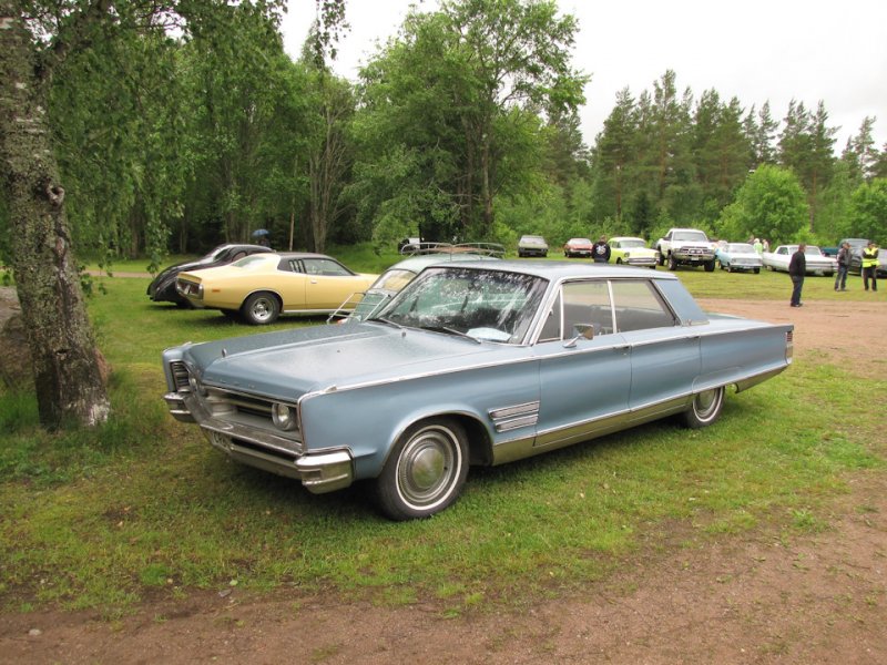 Chrysler 300 HT 1965 года.