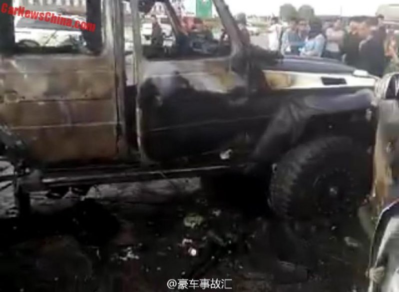 Шестиколесный "Гелик" от Mansory сгорел в Китае