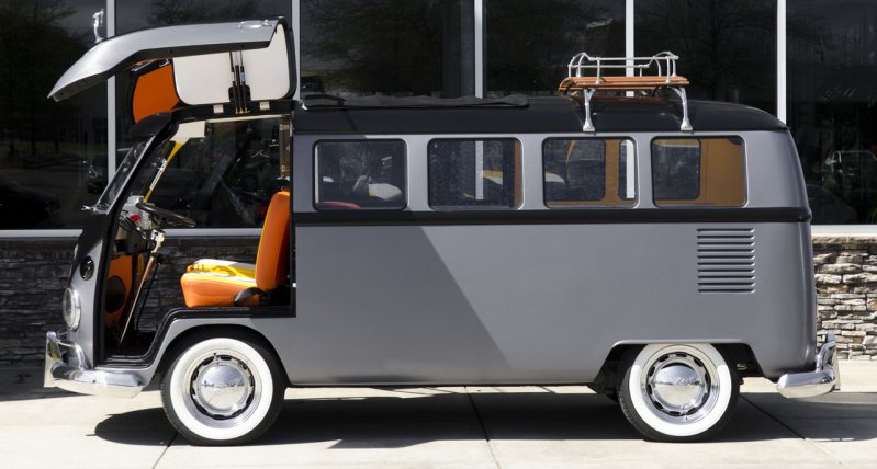 Volkswagen Bus 1967 в стиле DeLorean "Назад в Будущее"