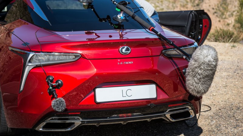 Спортивный Lexus LC оживляет горы