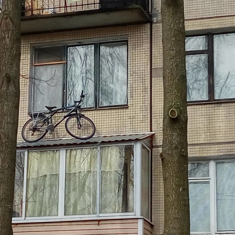А где же ещё хранить велосипед?