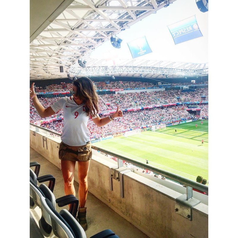 Жаркие фотографии спутниц футболистов Евро-2016 из Instagram*
