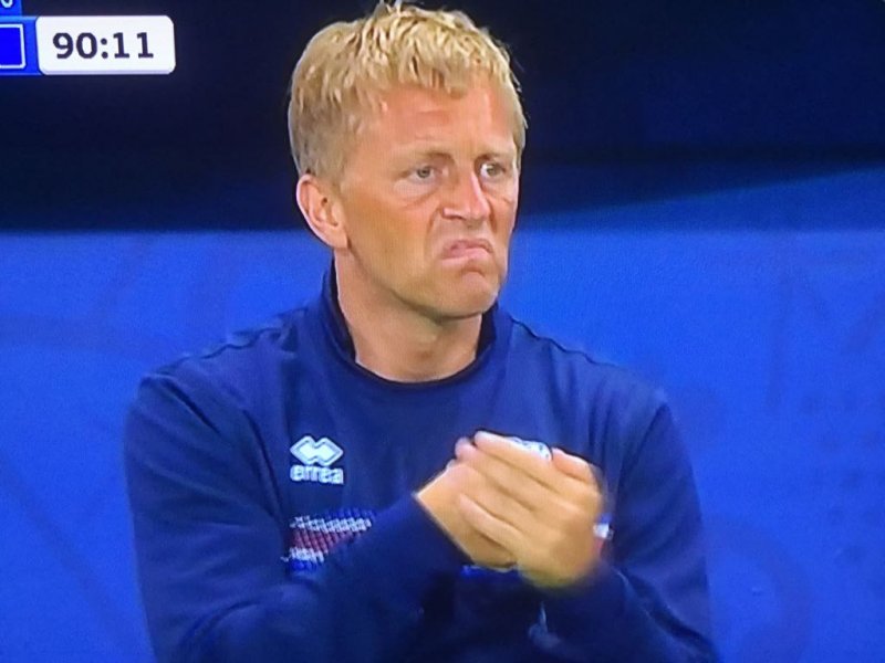Исландский комментатор cнова впал в истерику после гола своей сборной
