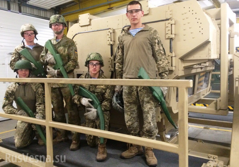 Украинским десантникам в Германии выдали резиновые автоматы