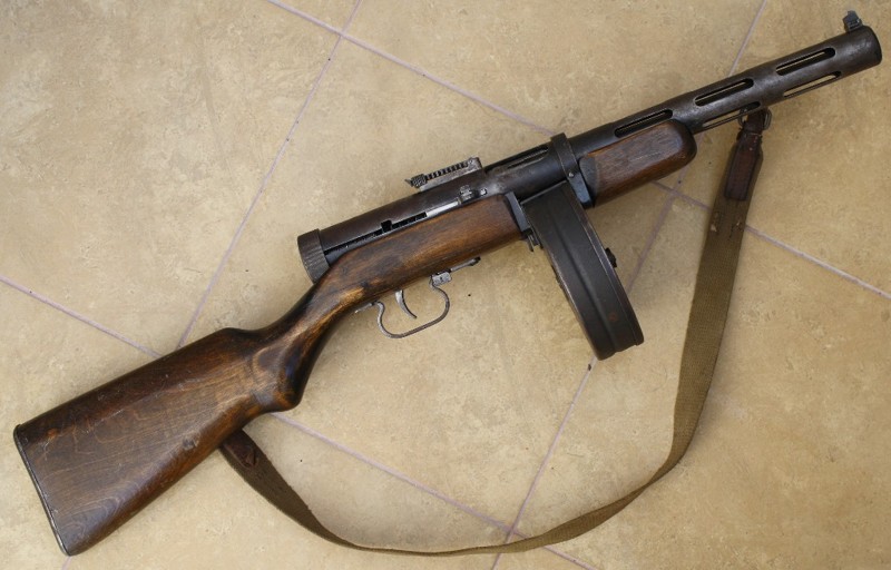 Что касается автоматического оружия, то в начале войны в войсках было некоторое количество пистолетов-пулеметов В.А. Дегтярева ППД-34/38