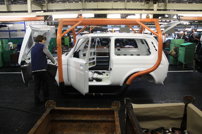 Что стоит за отменой переноса сборки Lada 4x4 на главный конвейер