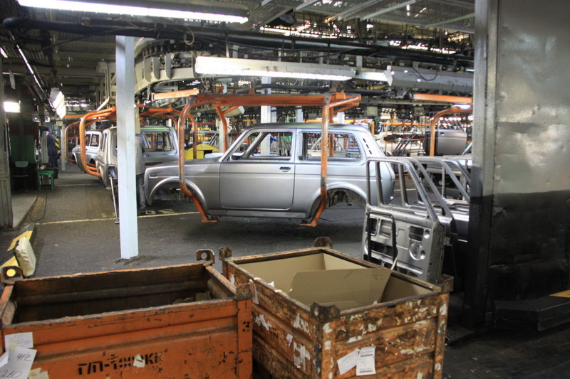 Что стоит за отменой переноса сборки Lada 4x4 на главный конвейер