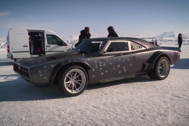 Съемки восьмого «Форсажа» проходят не только в США, но и в более необычных местах, например, в Исландии. Поэтому в названии некоторых машин появилось слово Ice. Вот, к примеру, злой Dodge Ice Charger главного героя Доминика Торетта.