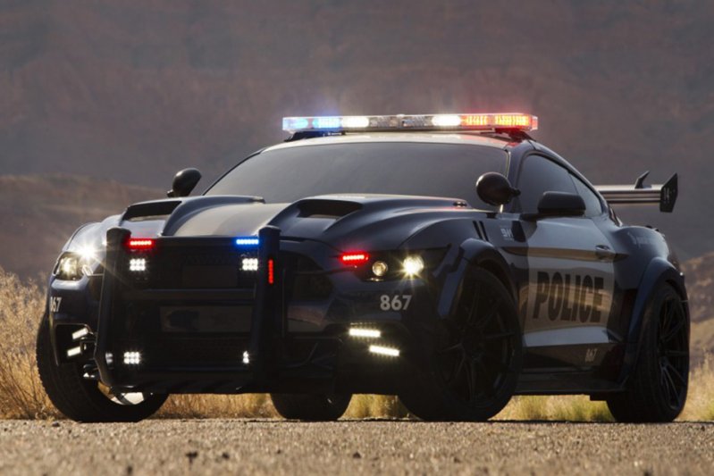 Новая версия полицейского купе Ford Mustang для пятых «Трансформеров». В этот спорткар будет превращаться робот Баррикейд. Режиссер Майкл Бэй сказал, что автомобиль призван не служить и защищать, а наказывать и порабощать.