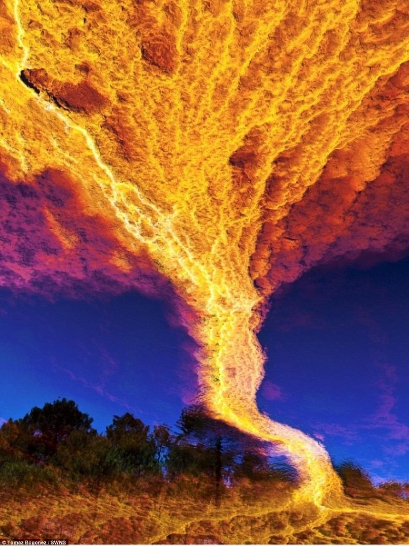 Этот феномен называют Огненным торнадо.