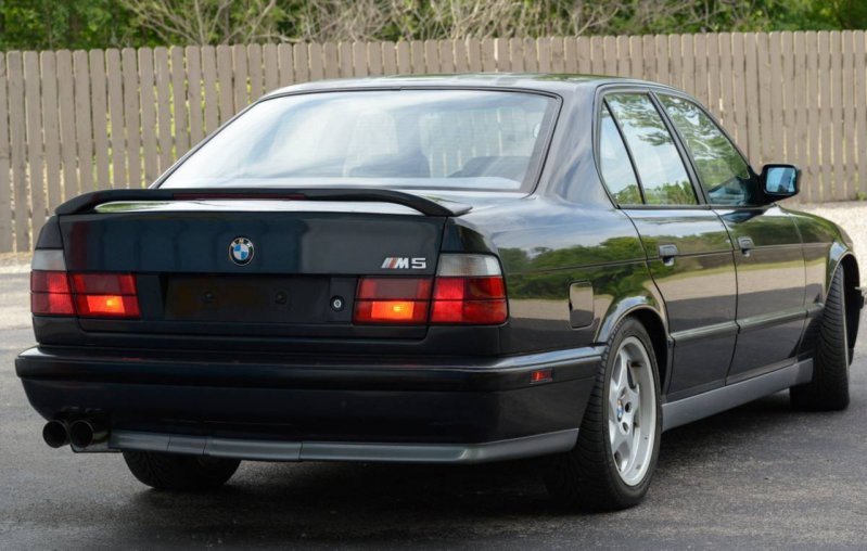 BMW M5 в кузове E34 с мощным 5,5-литровым V12