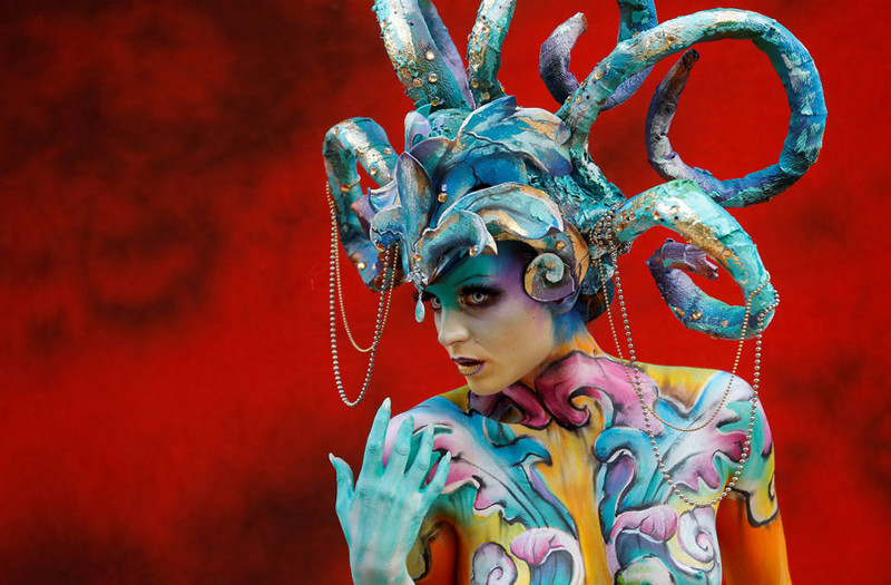 На фестивале боди-арта в Австрии модели превращают себя в "живые картины"