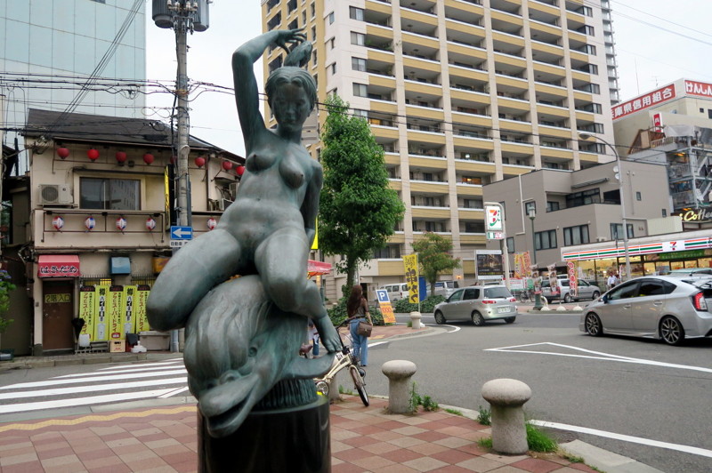«Маленькие идолы» Японии (о темных страстях к юным созданиям)