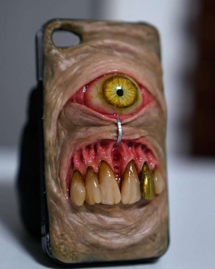 Чехлы из страшных кошмаров, которые превратят ваш смартфон в ужасных мутантов