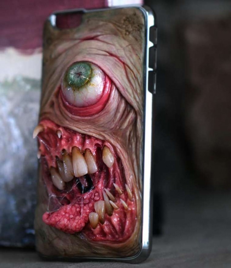 Чехлы из страшных кошмаров, которые превратят ваш смартфон в ужасных мутантов