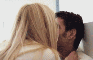 "Не смей его целовать"