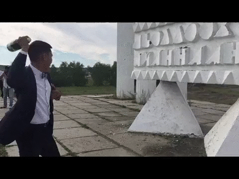 Всегда помните, что бутылка шампанского запросто может вам отомстить. Всегда помните, что бутылка шампанского запросто может вам отомстить.