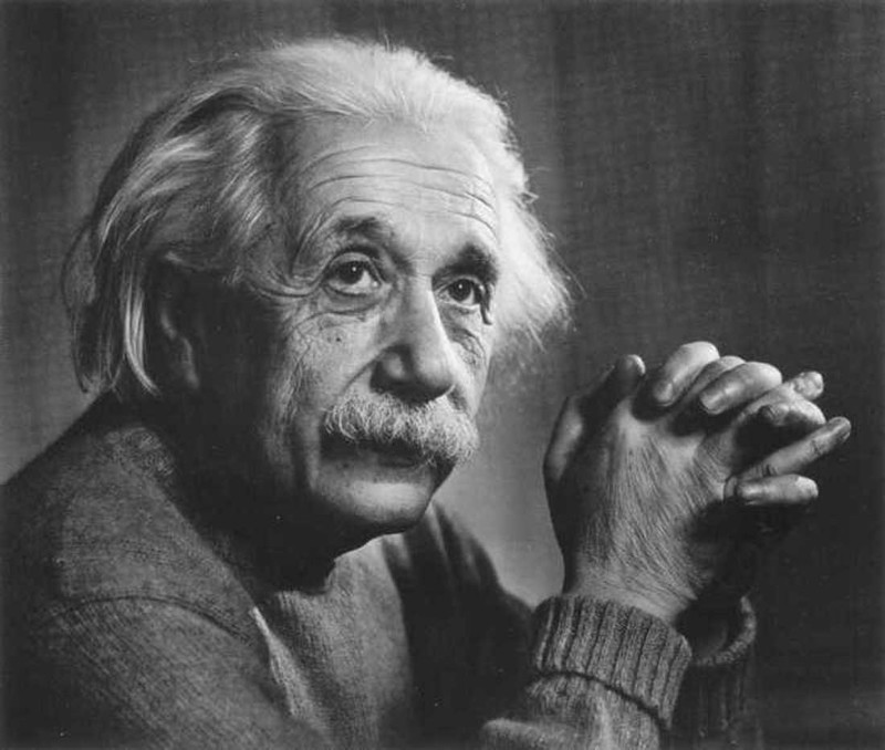 Альберт Эйнштейн и носки 