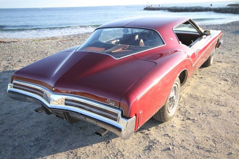 Buick Riviera “Boattail” (1973-1973). Двухдверное купе с вдигателем V8 работающим на бензине. Этот автомобиль уже имел электростеклоподъемники.