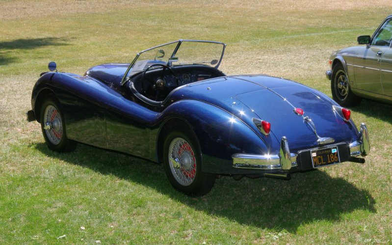 Jaguar XK140 1954 года. Один из самых популярных спорткаров марки.