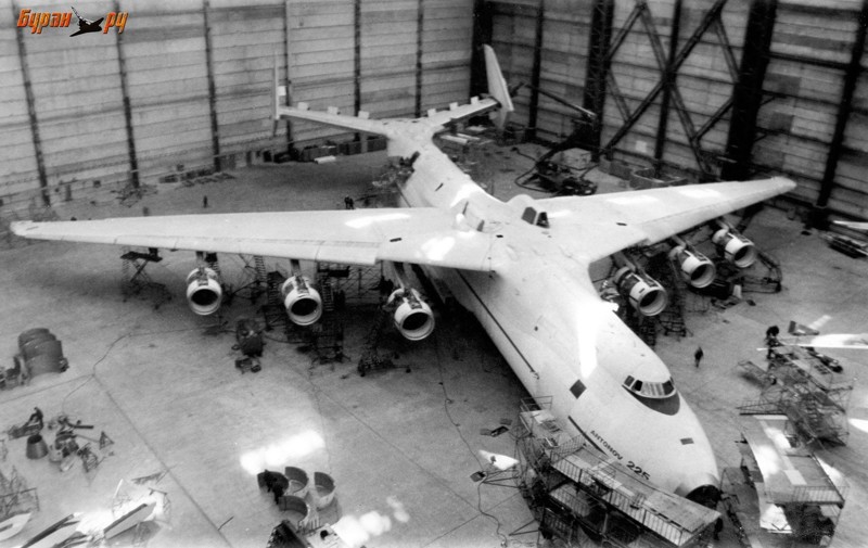На обоих летающих «Атлантах» в 80-е годы прошлого века было совершено более 150 полетов по доставке на космодром Байконур всех крупногабаритных элементов советского челнока «Буран» и ракеты-носителя «Энергия»