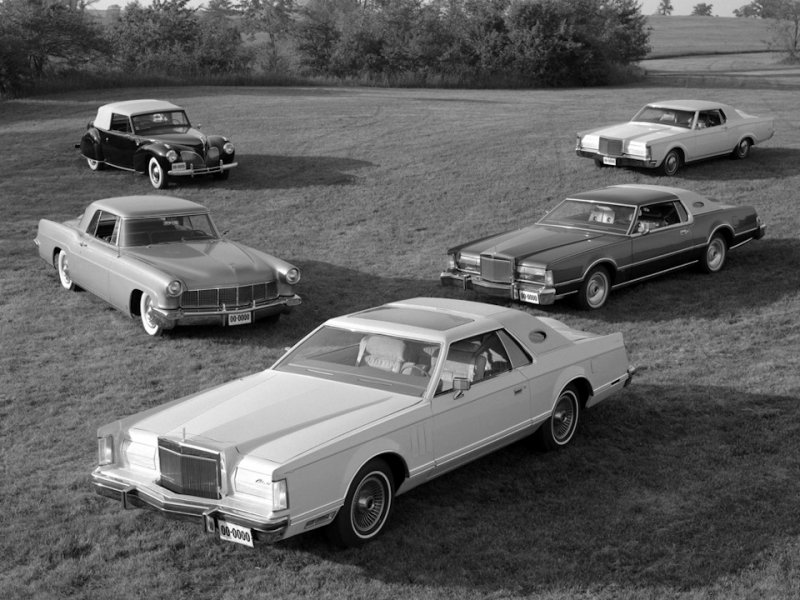 Все предшественники Mark V, слева направо: оригинальный Continental (1940-48), Continental Mark II (1955-56), Lincoln Continental Mark V (1977-79), Lincoln Continental Mark IV (1972-76) и Lincoln Continental Mark III (1969-71)