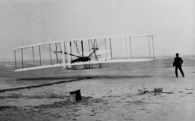 27. В 1903 году братья Райт совершили первый полет над землей. 