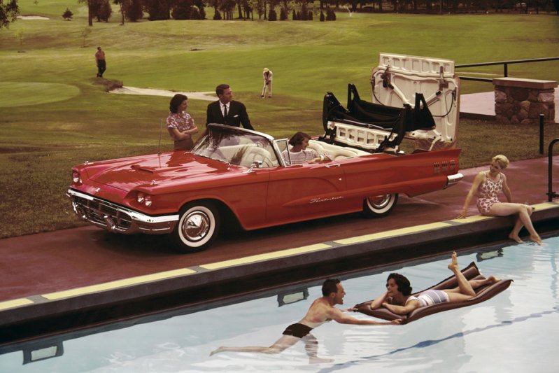 Вместе с T-Bird в конце 50-х годов в США зародился и новый класс автомобилей – Personal luxury car (персональный люксовый автомобиль). Так называли машины, в которых роскошь и личный комфорт водителя ценились куда больше практичности.