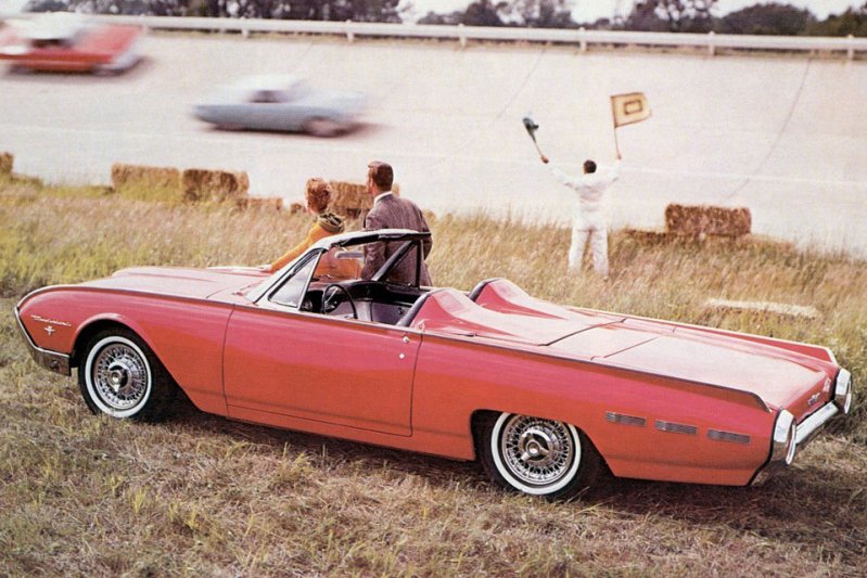 В 1962 году Ford выпустил особую модификацию модели Thunderbird – Sports Roadster. 