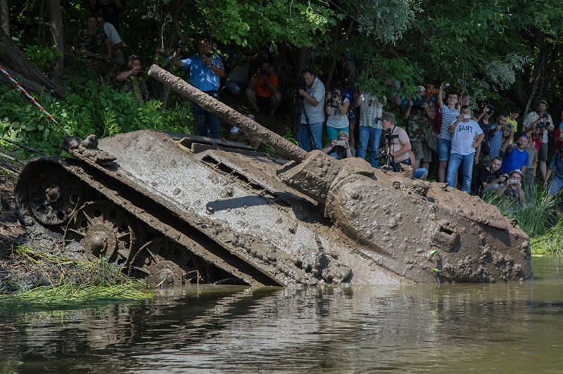 Под Воронежем со дна реки подняли единственный сохранившийся танк Т-34-76 (Дополнение)