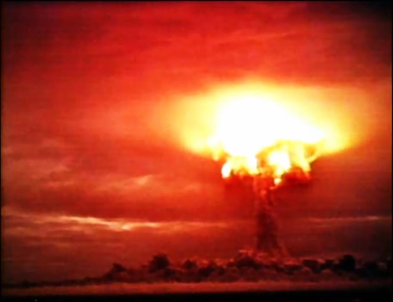 Первый в мире ядерный взрыв