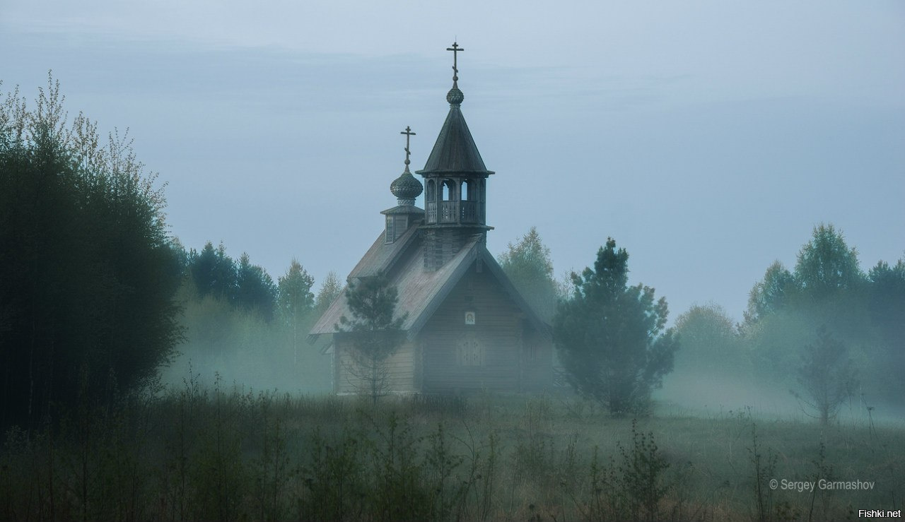 Фото храма в тумане