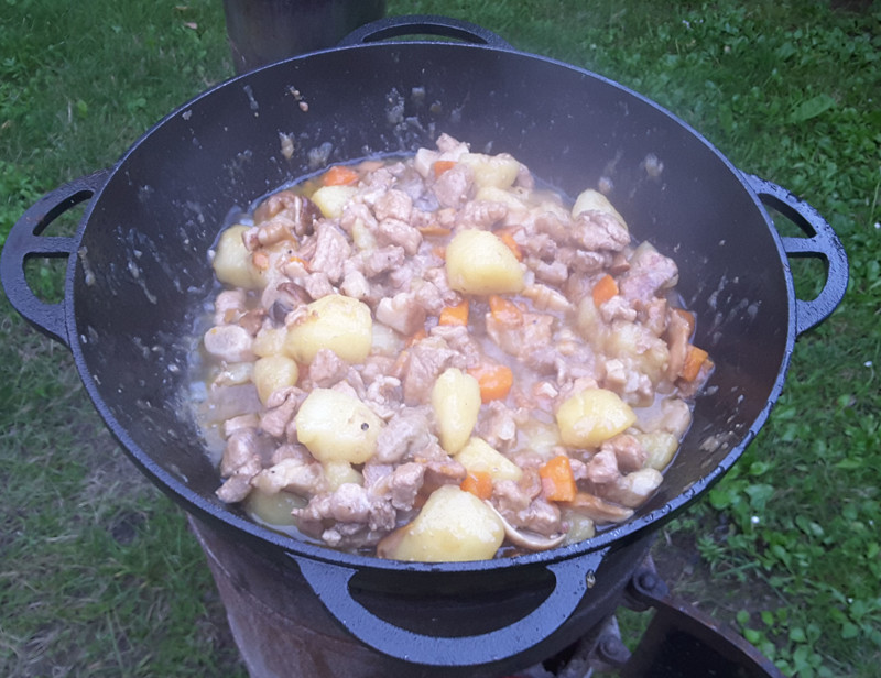 Картошка в казане на костре с мясом рецепт фото пошагово