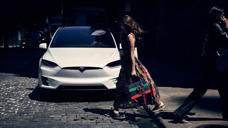 За рулем сверхсовременной Tesla Model X в Нью-Йорке