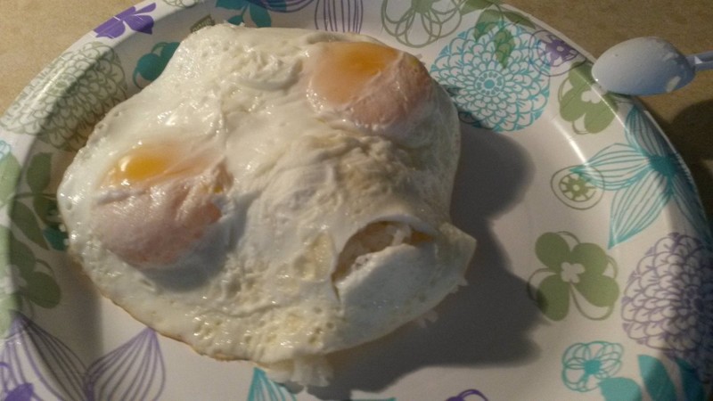 Очень любил яичницу на завтрак…