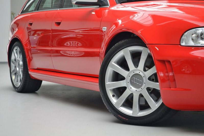 Новенькая Audi RS4 2001 года за 100 тысяч евро